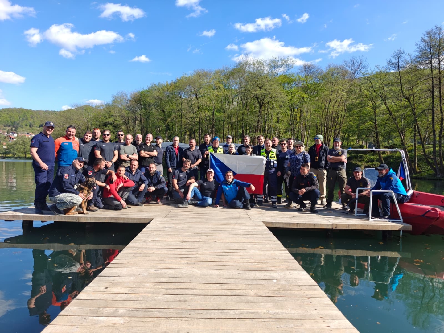 Potápěči, pyrotechnici a záchranáři dokončují ostrou misi v Bosně